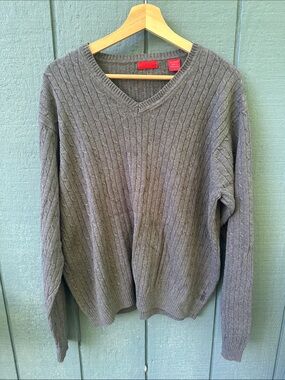 Izod Men's Charcoal Ribbed V-Neck Sweater